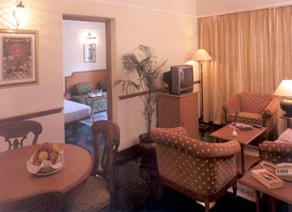 Renest Shraddha Inn - שירדי חדר תמונה